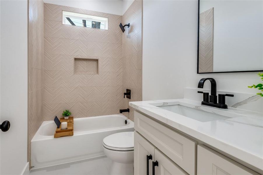 Upstairs Private En-Suite Bathroom.