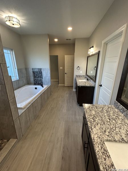 Furnished interior view inside a new home in , La Vernia (Image 10).