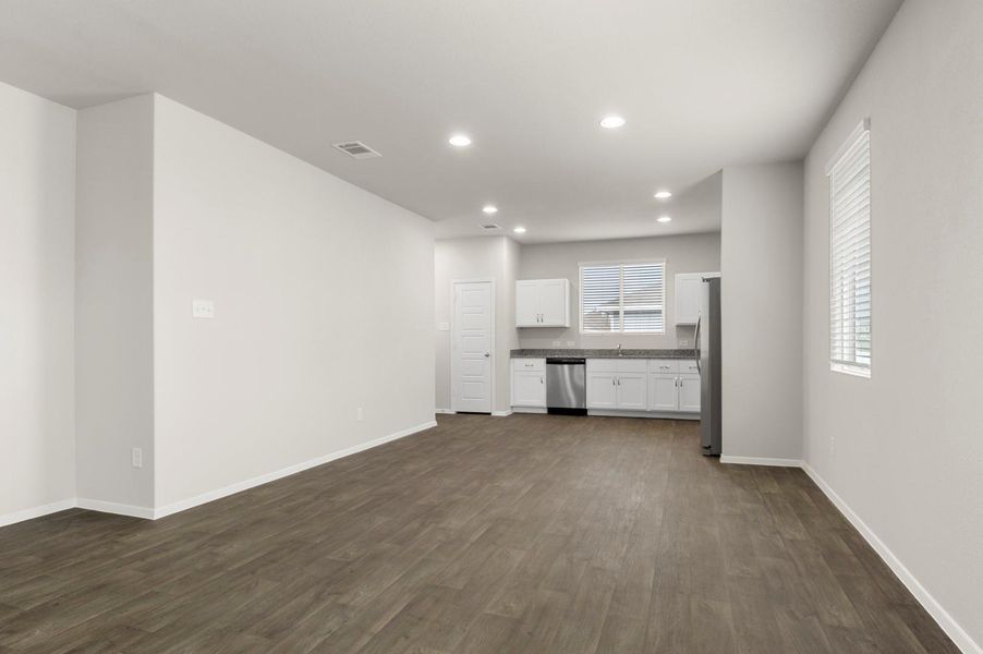 Spacious, unfurnished interior of a new home in Casetta Ranch, Kyle (Image 21).