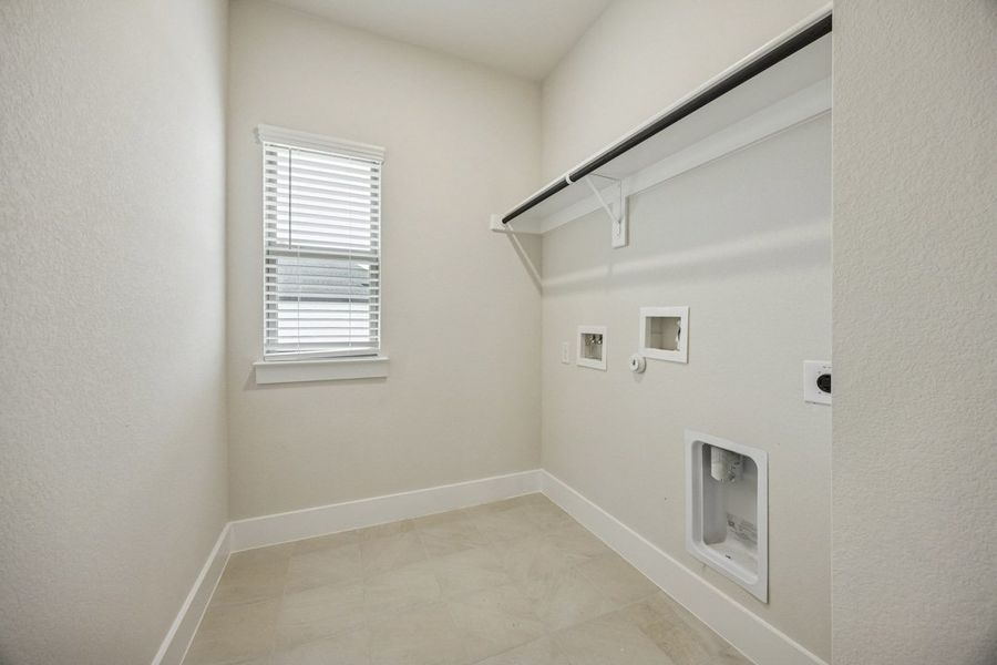 Representative unfurnished interior of a home built from the The Jason by Lillian Custom Homes in Hickory Hill, Sherman (Image 18).
