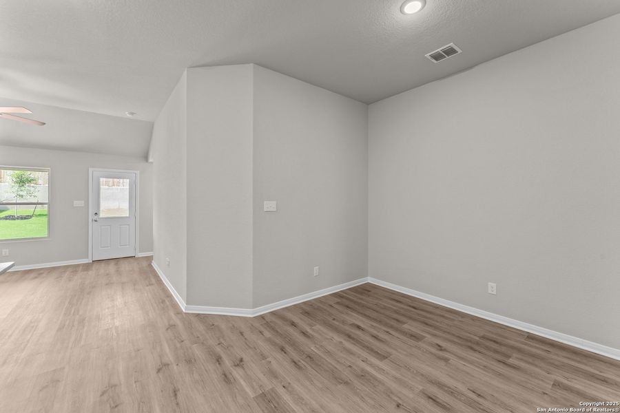 Spacious, unfurnished interior of a new home in Hunters Ranch, San Antonio (Image 15). Spacious, unfurnished interior of a new home in Hunters Ranch, San Antonio (Image 15).