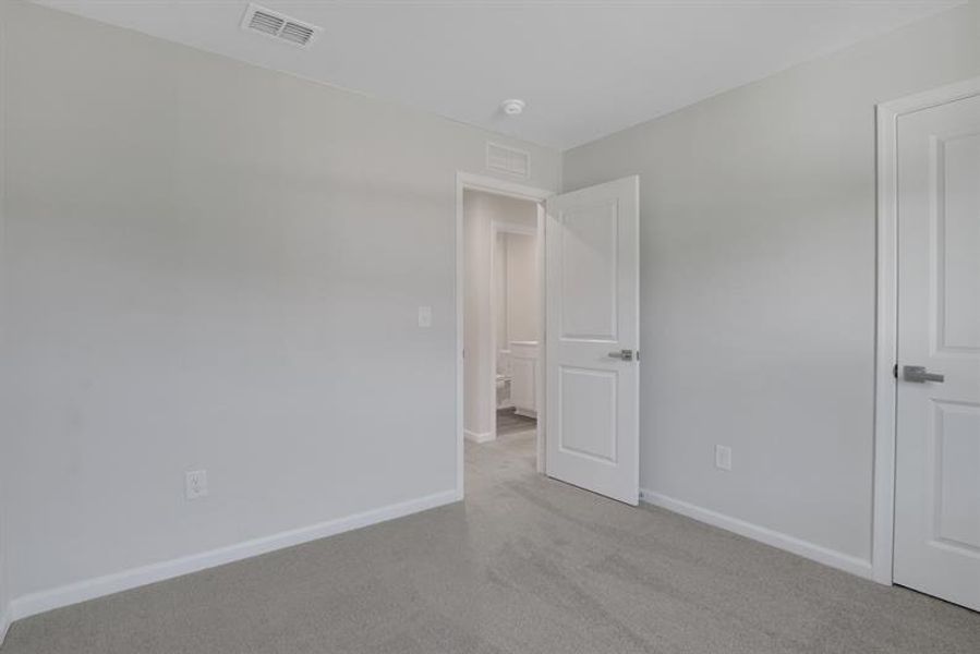Spacious, unfurnished interior of a new home in Aspen Meadows, Hampton (Image 14).