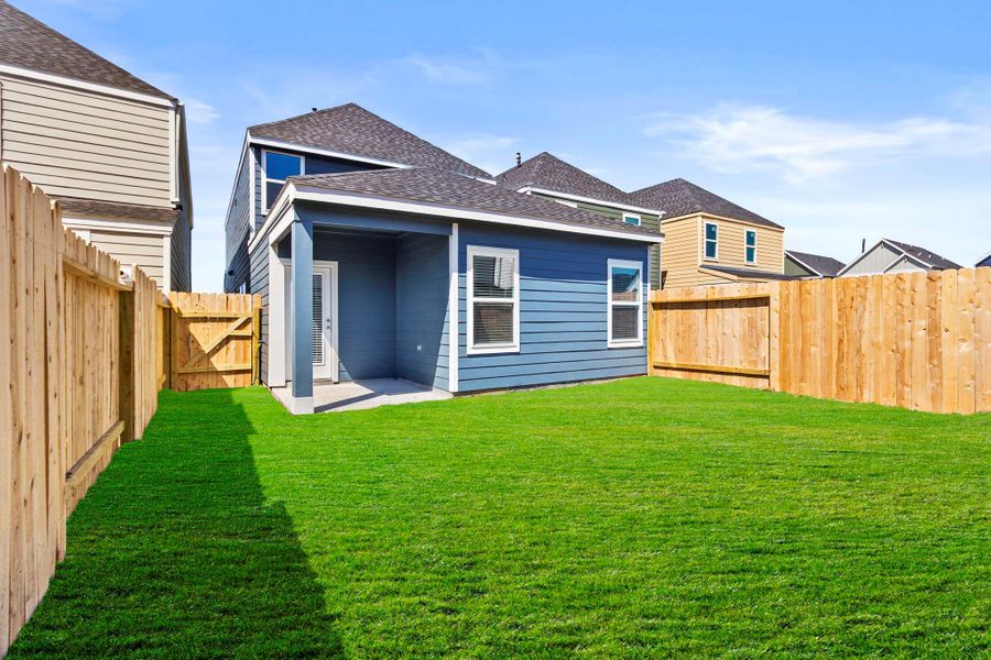 Exterior details and patio area of a home in Grand West, Houston (Image 3).