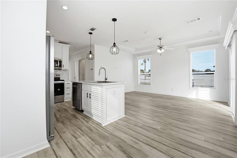 Spacious, unfurnished interior of a new home in , Longboat Key (Image 15).
