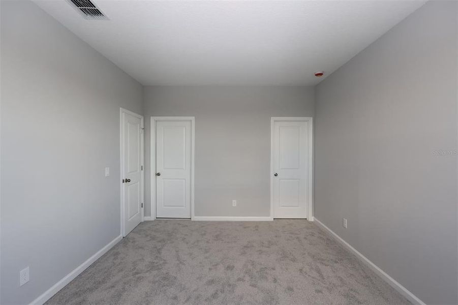 Spacious, unfurnished interior of a new home in Bay Lake Farms, St. Cloud (Image 12).