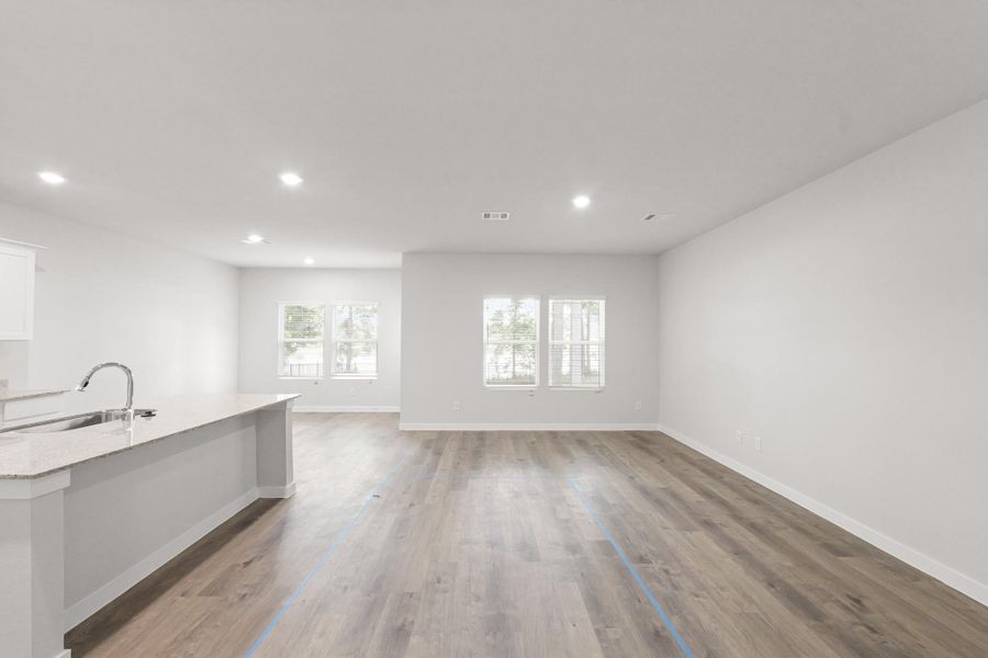 Spacious, unfurnished interior of a new home in Lakes at Crockett Martin, Conroe (Image 24).