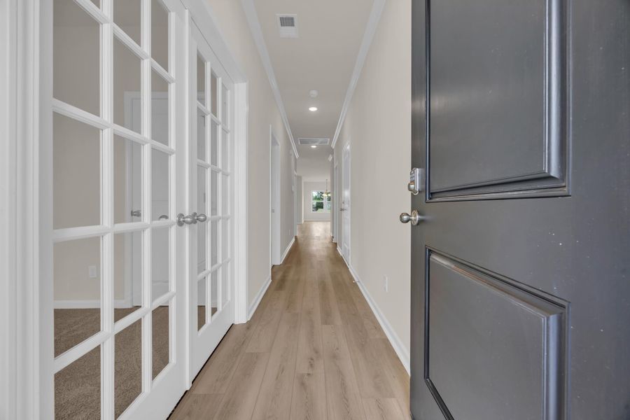 Spacious, unfurnished interior of a new home in Oak Hollow, Longs (Image 17).