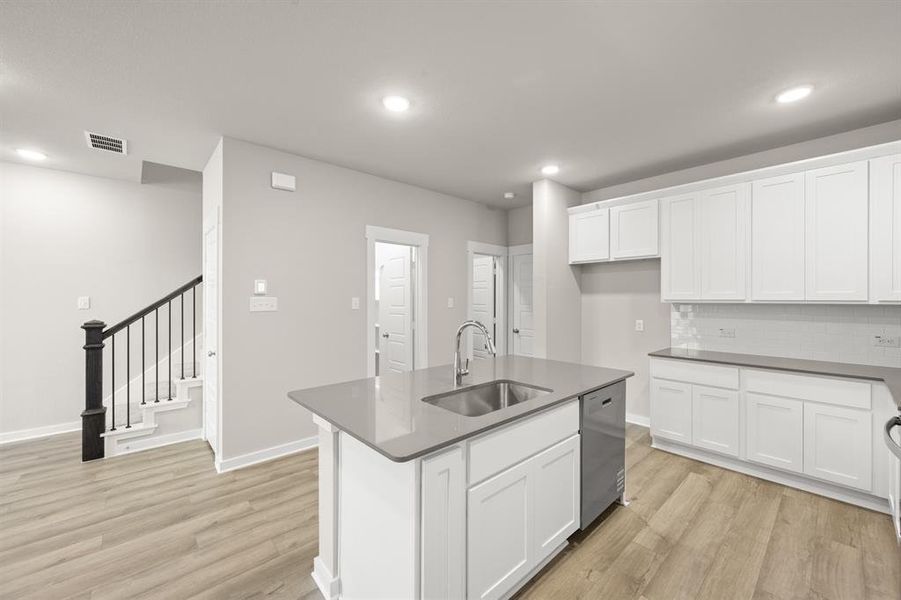 243 Wagon Spoke- Kitchen-4
