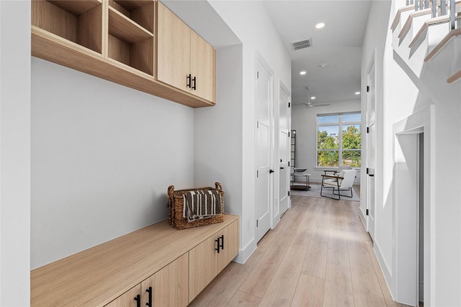 A thoughtfully integrated entry mud area with custom built-ins provides concealed storage and everyday functionality, while a tucked-away nook adds architectural interest without disrupting the home’s clean, linear flow.