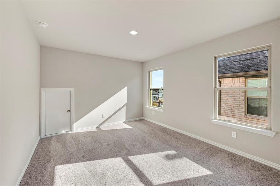 Spacious, unfurnished interior of a new home in Lily Creek at Sutton Fields, Aubrey (Image 22).