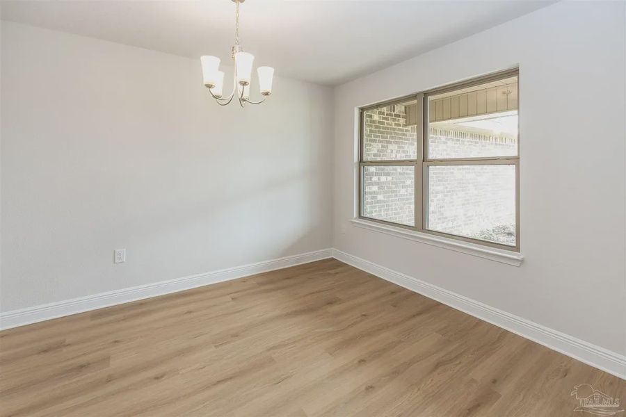 Spacious, unfurnished interior of a new home in Cedar Creek at Deerpoint Lake, Panama City (Image 9).
