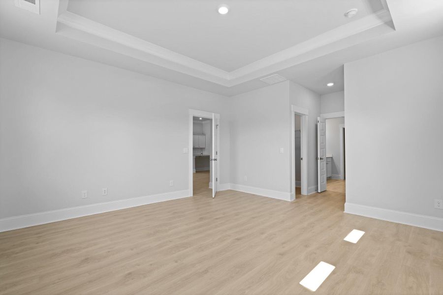 Spacious, unfurnished interior of a new home in Sheep Island, Summerville (Image 18).