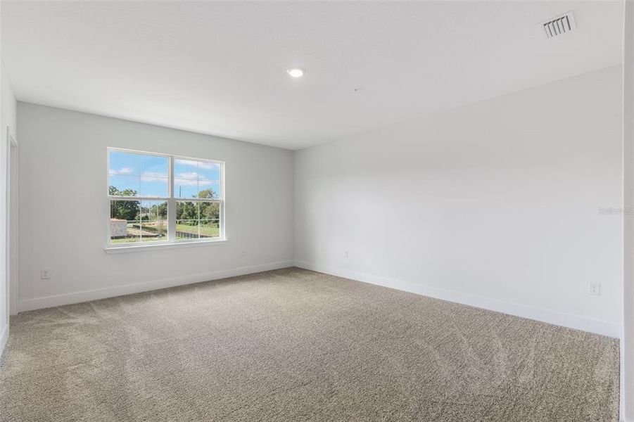 Spacious, unfurnished interior of a new home in Magnolia Reserve, Ocoee (Image 7).