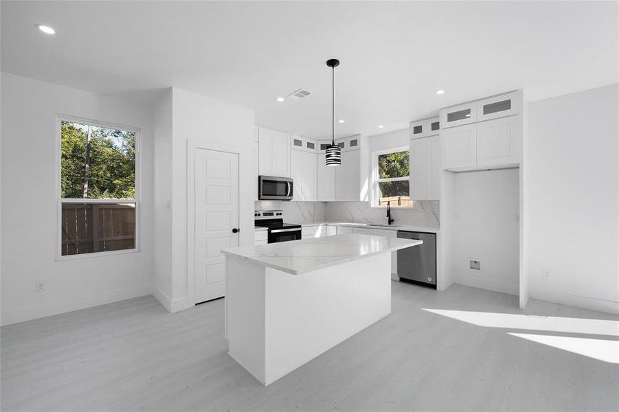 Furnished interior view inside a new home in , Sulphur Springs (Image 8).