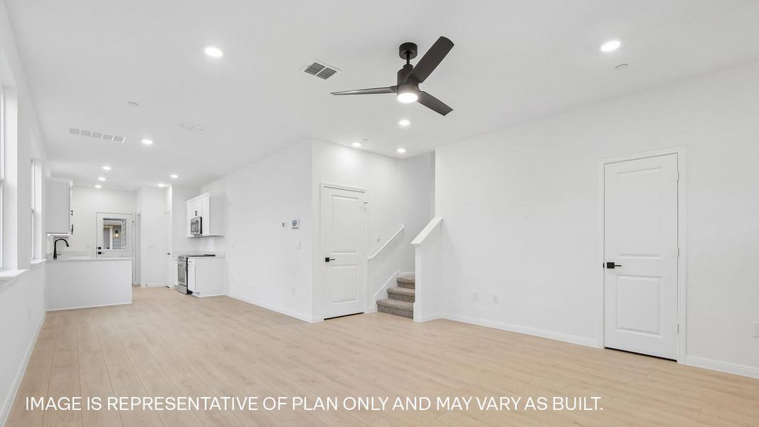 Spacious, unfurnished interior of a new home in Avery Centre, Round Rock (Image 17).