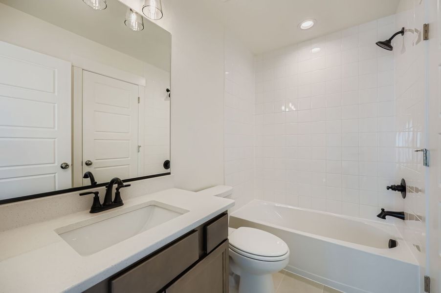 7989 Polson - Full Bathroom
