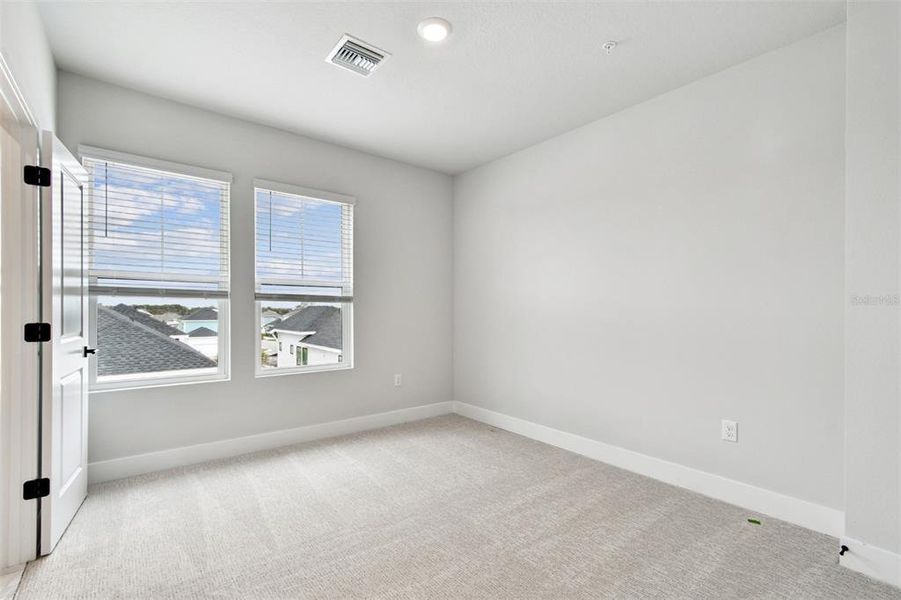 Spacious, unfurnished interior of a new home in , Sarasota (Image 29).