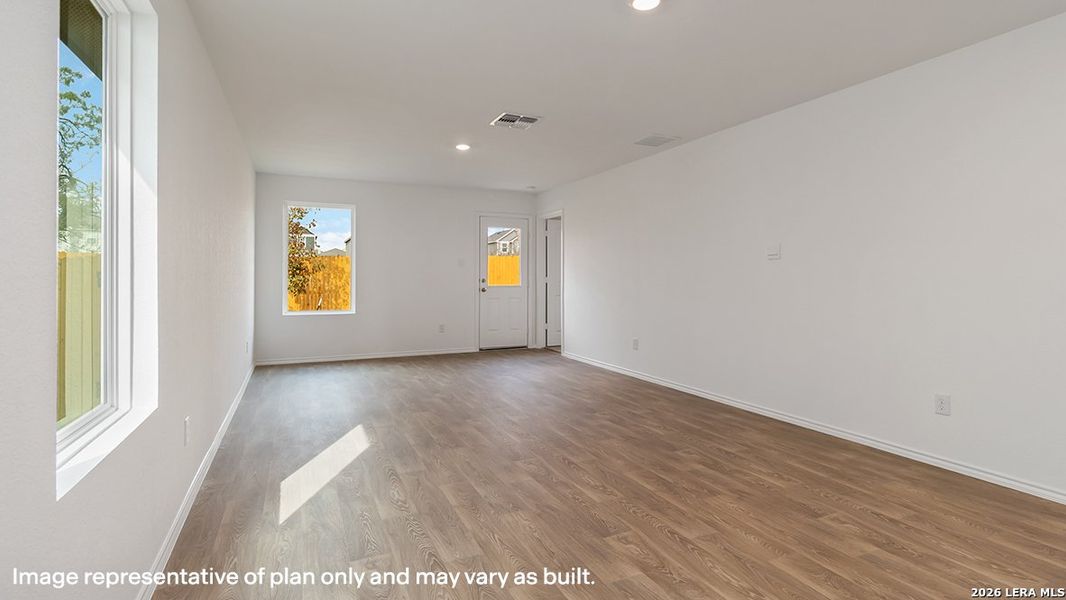 Spacious, unfurnished interior of a new home in Blue Ridge Ranch, San Antonio (Image 11).