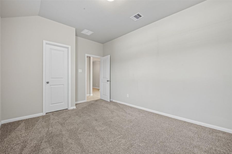Spacious, unfurnished interior of a new home in , Texas City (Image 32).
