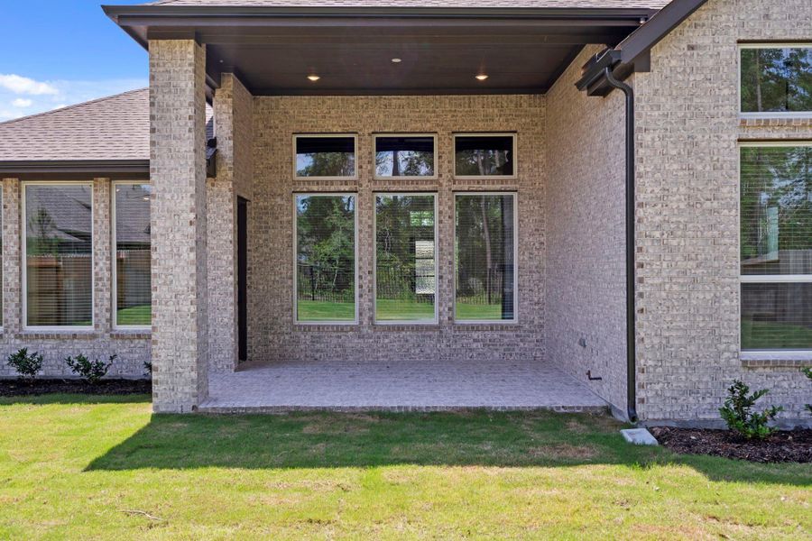 Exterior details and patio area of a home in Evergreen, Conroe (Image 3).