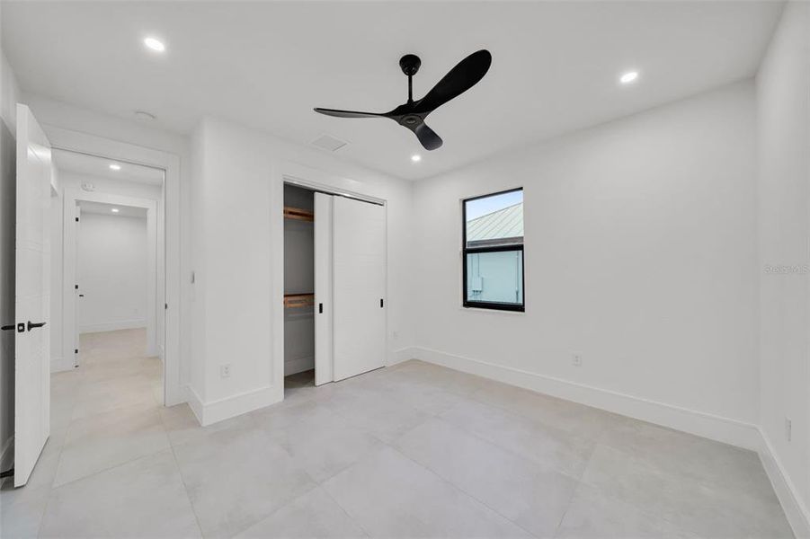 Spacious, unfurnished interior of a new home in , Cape Coral (Image 39).
