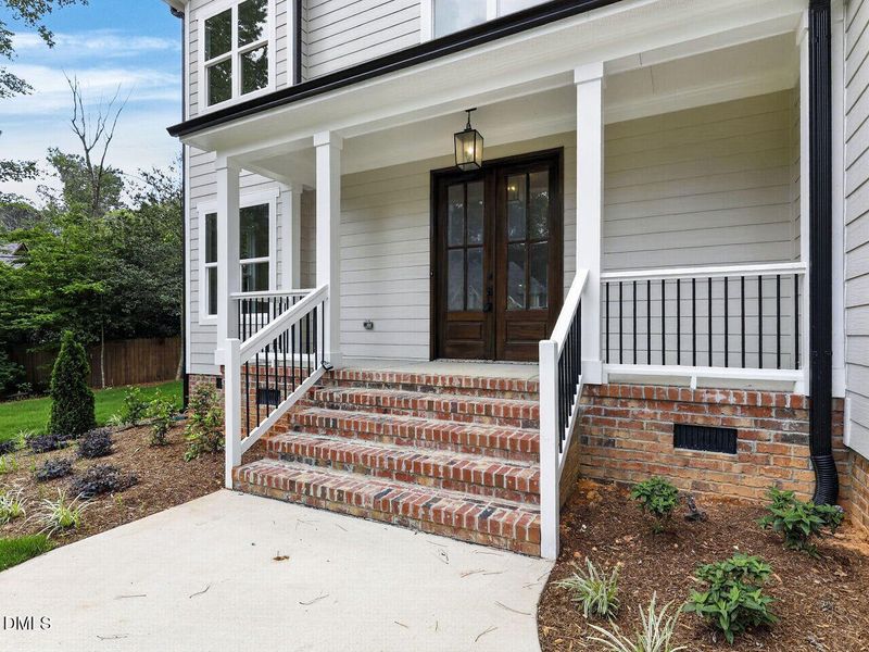 003-1280x960-front-porch 003-1280x960-front-porch