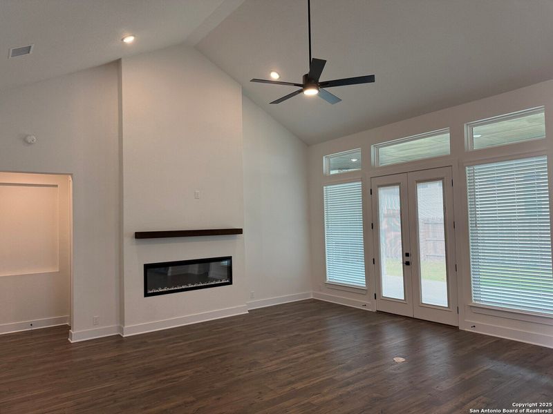 Spacious, unfurnished interior of a new home in Mesa Western, Cibolo (Image 19). Spacious, unfurnished interior of a new home in Mesa Western, Cibolo (Image 19).