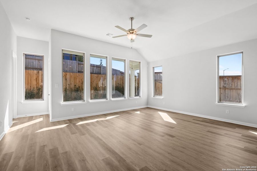 Spacious, unfurnished interior of a new home in Homestead 65', Schertz (Image 28).