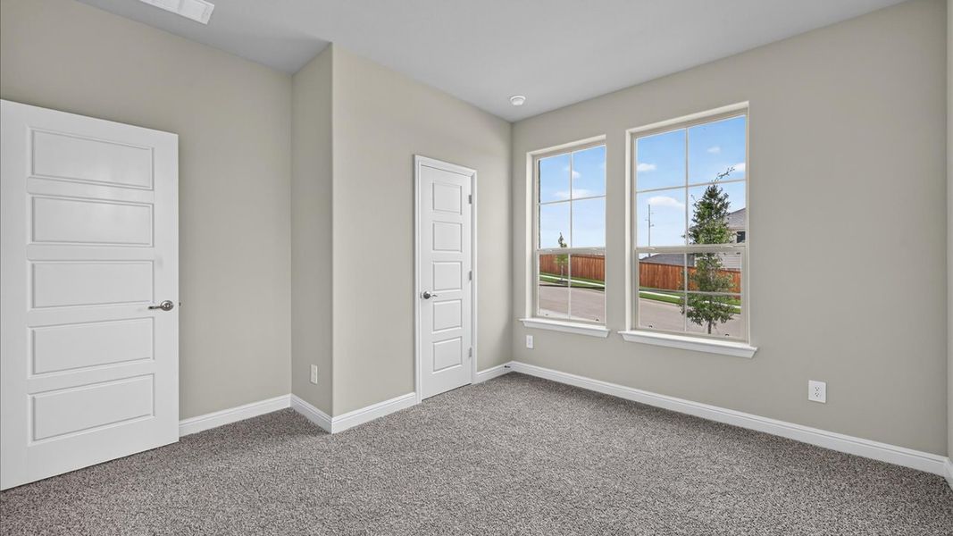 Spacious, unfurnished interior of a new home in Bluestem, Rhome (Image 19).