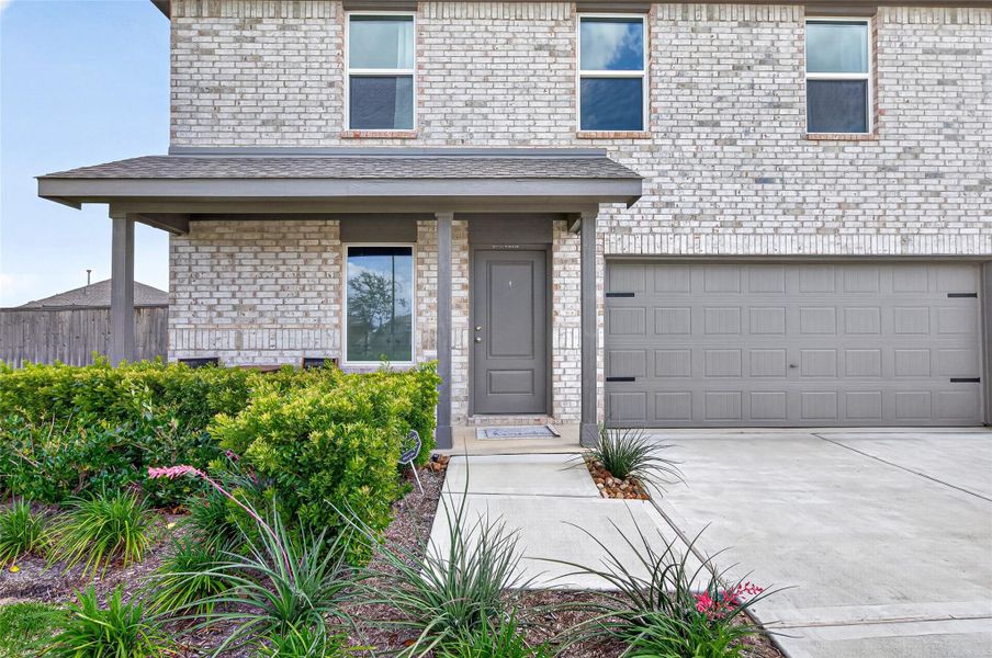 Exterior details and patio area of a home in Anniston, Katy (Image 24).