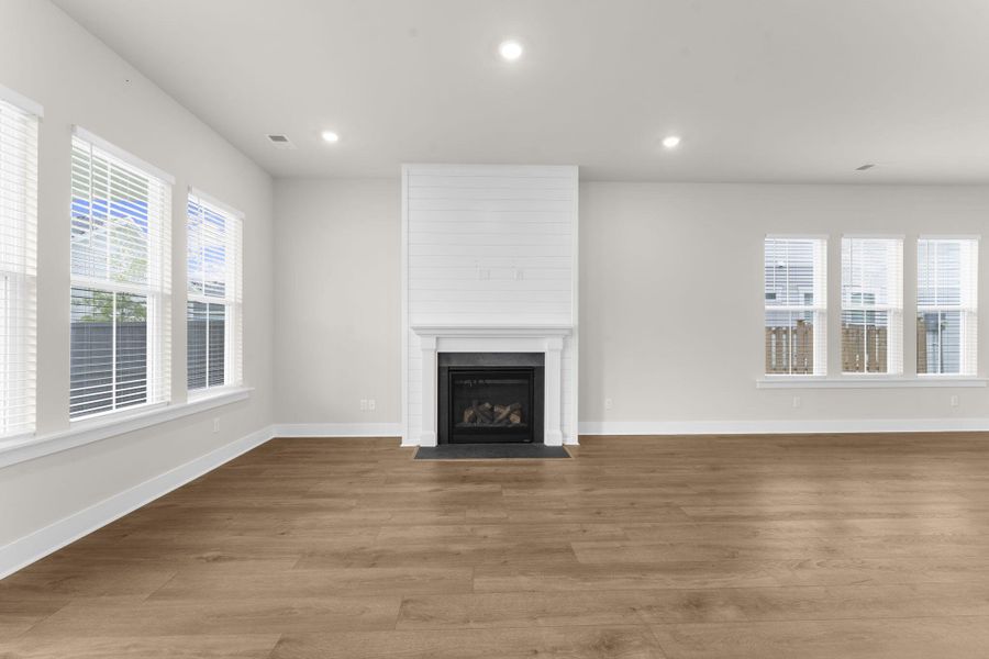 Spacious, unfurnished interior of a new home in Carnes Crossroads, Summerville (Image 34).