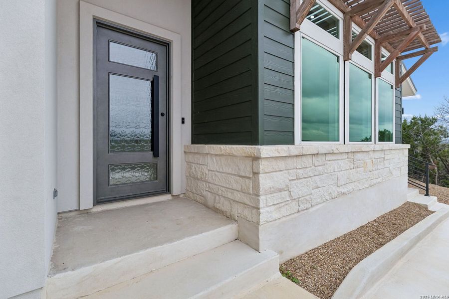 Exterior details and patio area of a home in , Canyon Lake (Image 3).