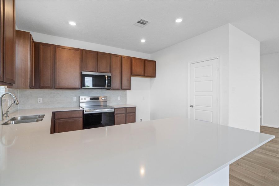 Featured here is the Miami White Silestone quartz countertops. Featured here is the Miami White Silestone quartz countertops.