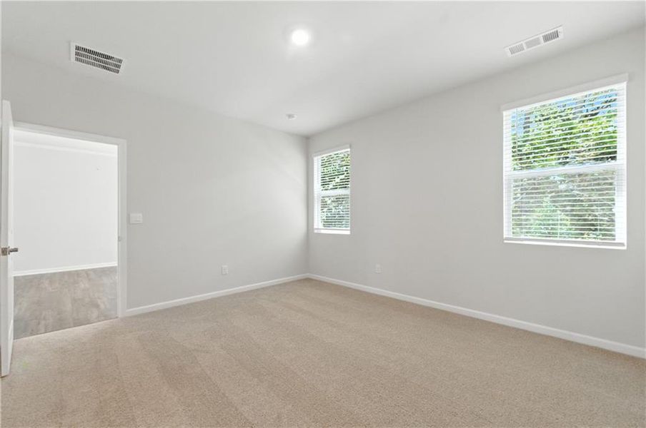 Spacious, unfurnished interior of a new home in , Acworth (Image 17).