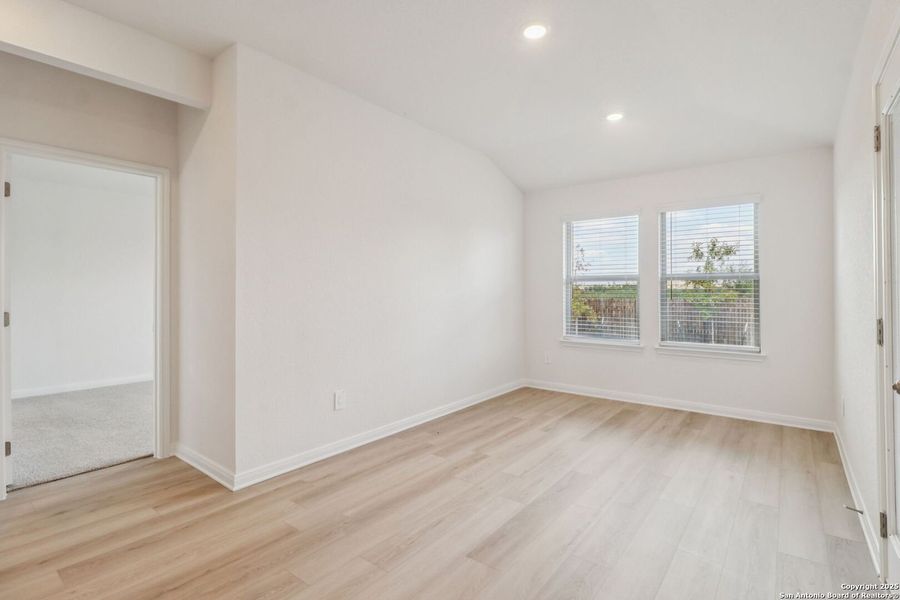 Spacious, unfurnished interior of a new home in Catalina, Converse (Image 15).