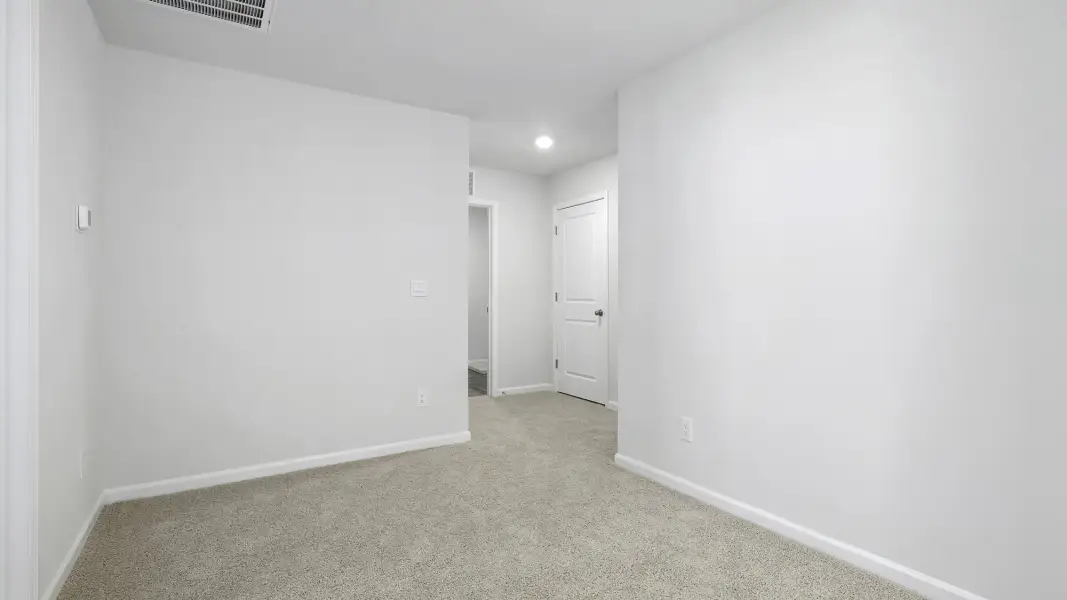 Spacious, unfurnished interior of a new home in Willow Mill, Thomasville (Image 13).