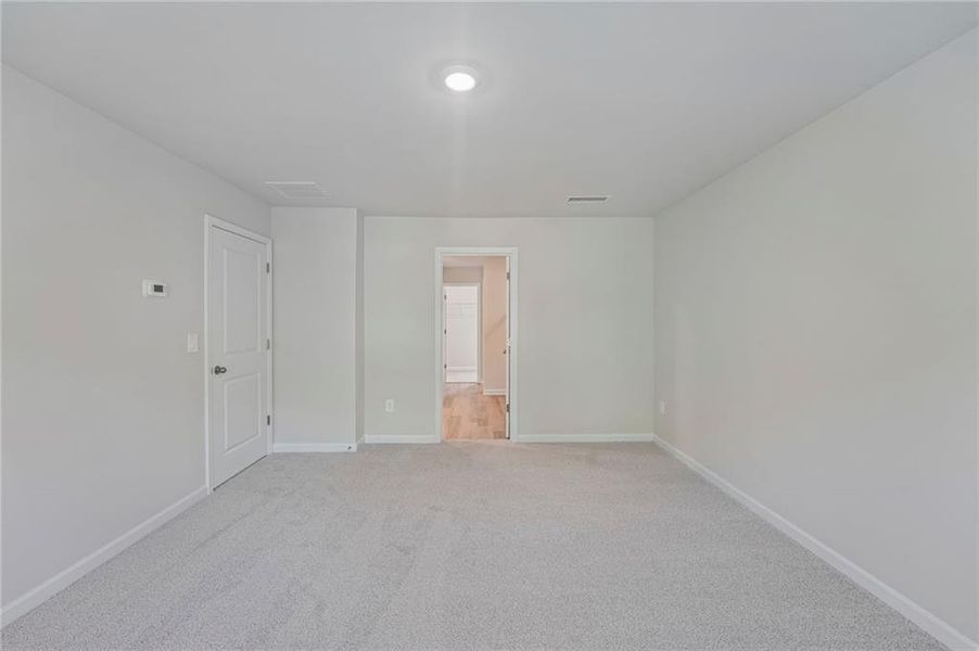 Spacious, unfurnished interior of a new home in Ivey Township, Dallas (Image 60).