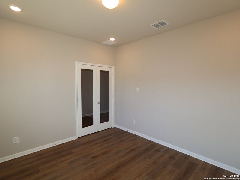 Spacious, unfurnished interior of a new home in Winding Brook, San Antonio (Image 19).