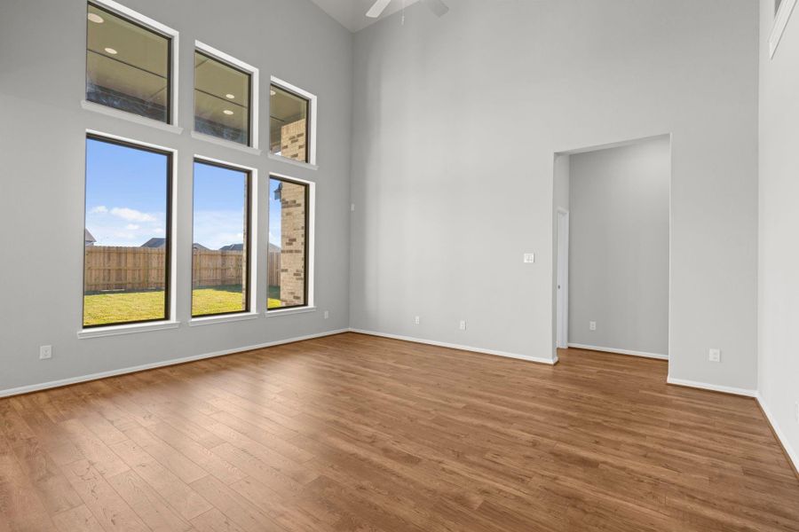 Spacious, unfurnished interior of a new home in The Meadows at Imperial Oaks 60', Conroe (Image 27).