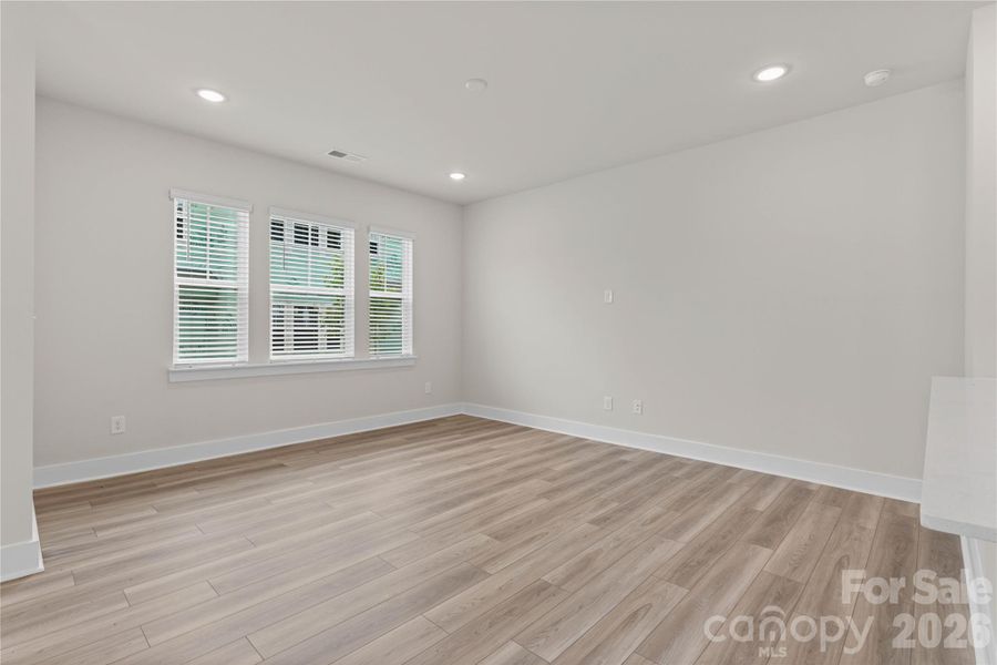 Spacious, unfurnished interior of a new home in Sierra Ridge, Gastonia (Image 21).