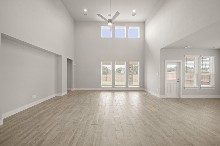 Spacious, unfurnished interior of a new home in Morton Creek Ranch, Katy (Image 22).