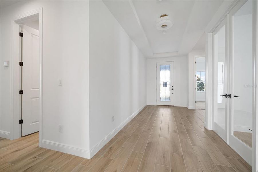 Spacious, unfurnished interior of a new home in Fieldstone, Plant City (Image 25).