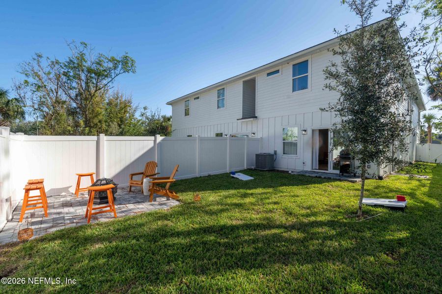 Exterior details and patio area of a home in , Jacksonville Beach (Image 4).