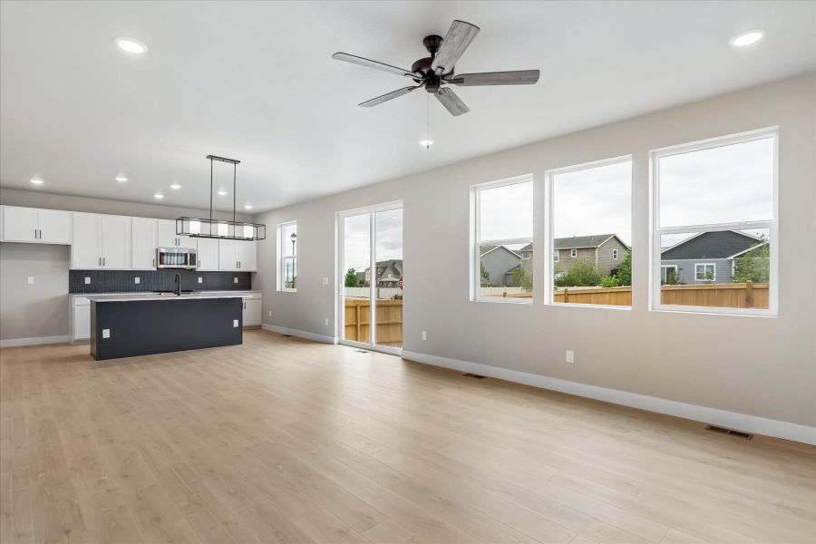 Spacious, unfurnished interior of a new home in Aspen Meadows-4, Colorado Springs (Image 18).