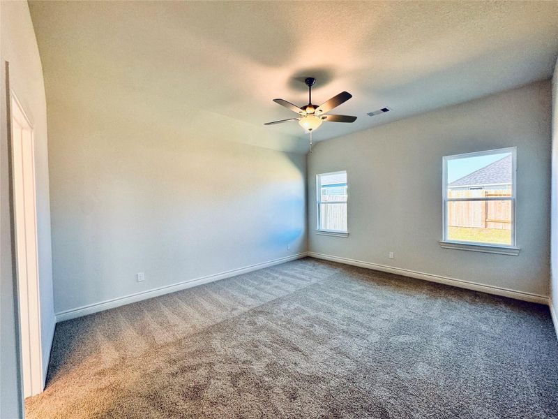 Spacious, unfurnished interior of a new home in Lexington Heights, Willis (Image 22).