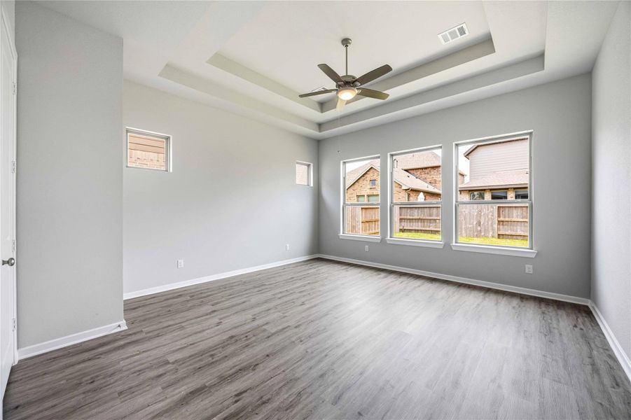 Spacious, unfurnished interior of a new home in Canterra Creek  60', Rosharon (Image 32).