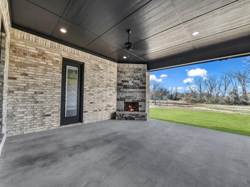 Exterior details and patio area of a home in , Weatherford (Image 3).