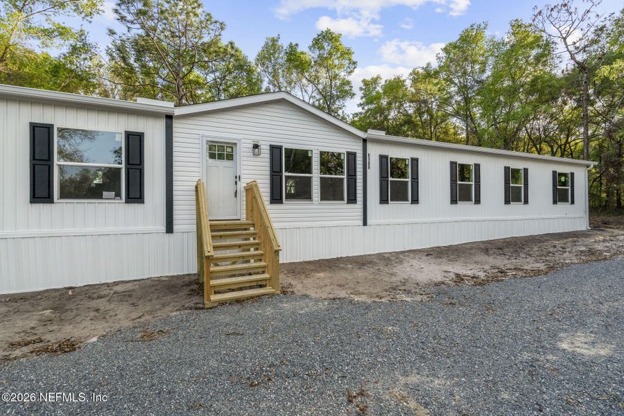 Exterior details and patio area of a home in , Keystone Heights (Image 28).