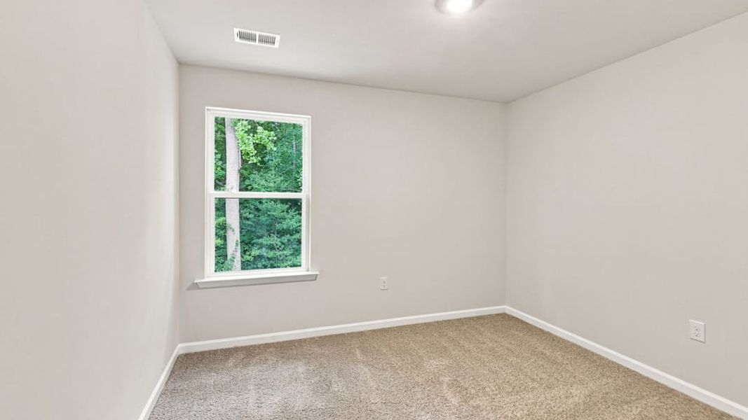 Spacious, unfurnished interior of a new home in Hawk Ridge, Anderson (Image 27).