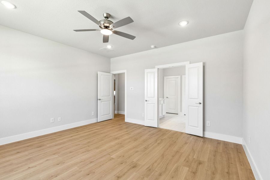 Spacious, unfurnished interior of a new home in Dove Hollow, Waxahachie (Image 22).